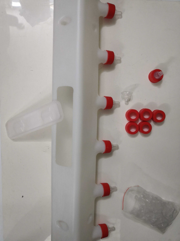 Поилка для коз поросят овец на 7 литров 6 сосков (в комплекте 8 сосок)